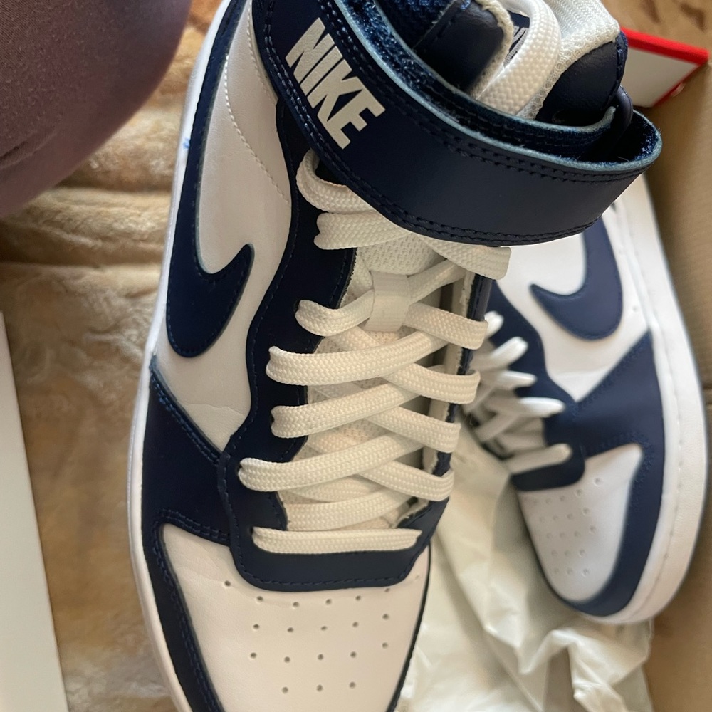 Kids Nike Shoes - Picture 2 of 4